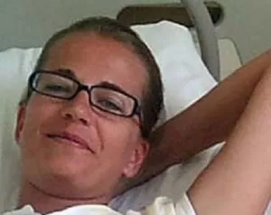 Christine Hedlund poddała się operacji powiększenia piersi w gdańskim szpitalu w 2010 r. Po zabiegu zapadła w śpiączkę, od tego czasu jest w stanie wegetatywnym. Teraz rodzina Szwedki domaga się ponad 6 mln zł odszkodowania od PCT.