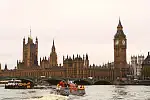 Pałac Westminsterski (parlament) i Westminster Bridge widziane spod London Eye. W dalszym planie Opactwo Westminsterskie.