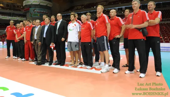 Jakub Jarosz (piąty od prawej) gościł już w Ergo Arenie - gdzie domowe mecze rozgrywa Lotos Trefl - razem z reprezentacją Polski.