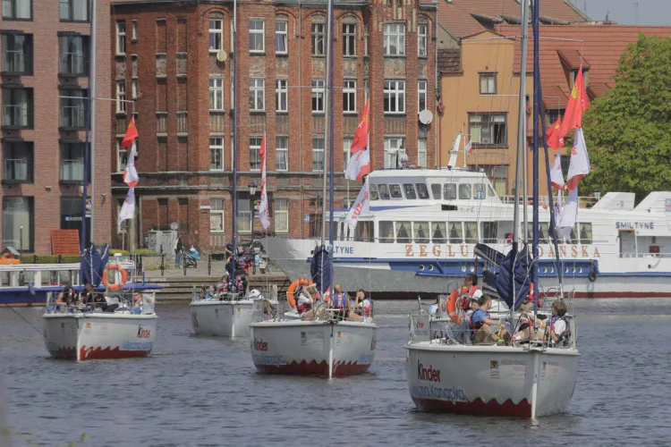 Gimnazjaliści z gdańskich szkół dzięki Programowi Edukacji Morskiej mogą poznać miasto od strony wody i posmakować żeglarskiej przygody.