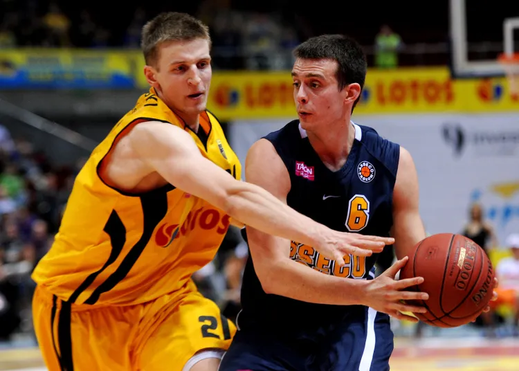Adam Waczyński i Piotr Pamuła będą rywalizować o miejsca w dwunastce na tegoroczny Euro Basket w Słowenii. W szerokiej kadrze znalazło się jeszcze trzech zawodników, którzy kończyli ligowy sezon w Trójmieście.