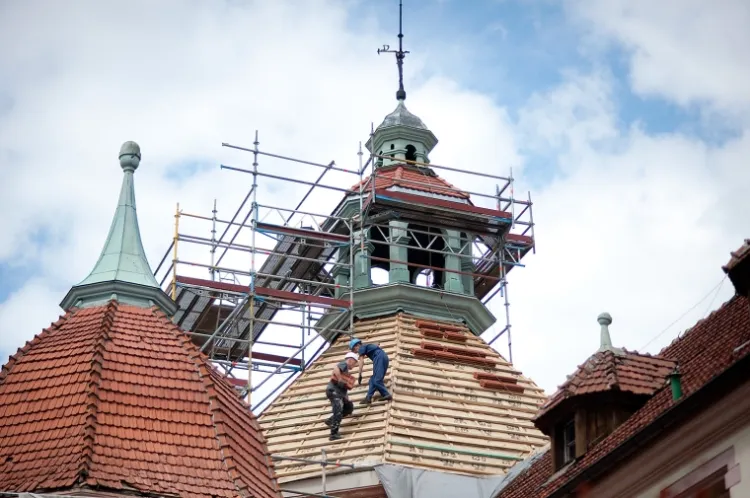 Prace związane z remontem dachu i elewacji zabytkowych wieżyczek szpitala mają się zakończyć jeszcze przed sezonem. Cały remont potrwa jednak do pierwszej połowy przyszłego roku.