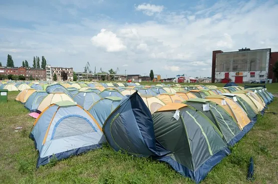 47 osób miał oszukać Michał W., założyciel pola namiotowego na terenie stoczni podczas Euro 2012.
