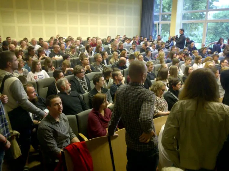 Około 200 osób wzięło udział w debacie poświęconej związkom partnerskim, która w poniedziałek odbyła się na Uniwersytecie Gdańskim.