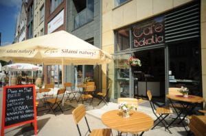 Cafe Bakalia znajduje się na parterze Kwartału Kamienic w centrum Gdańska.