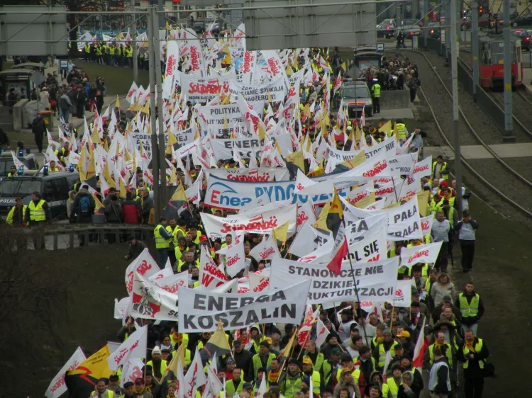 Związki zawodowe Grupy Energa nie pierwszy raz protestują w Gdańsku. Podobne manifestacje miały miejsce w 2009 i w 2010 roku. 