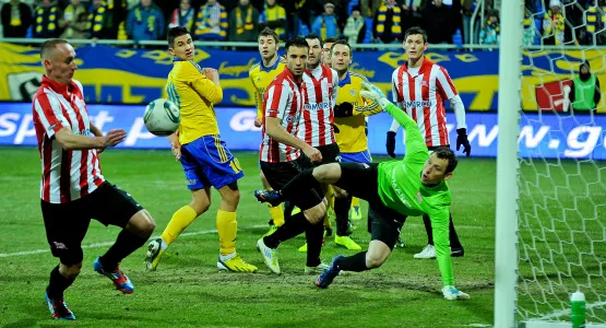 W tym sezonie mecz przyjaźni Arka - Cracovia odbywał się w I lidze. Na razie krakowski klub jest jedynym, który na tym poziomie rozgrywek otrzymał licencję na ekstraklasę. 