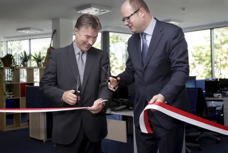 Irlandzki inwestor z branży IT, Fineos, oficjalnie otworzył swoje nowe biura w Gdańsku. Na zdjęciu Michael Kelly, prezes firmy Fineos oraz prezydent Gdańska, Paweł Adamowicz. 