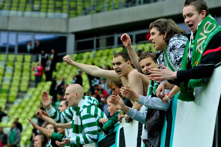 Stowarzyszenie Lwy Północy wynegocjowało dla kibiców Lechii bilety po 200 złotych. Gdański klub wciąż rozmawia do specjalnej puli wejściówek dla sympatyków biało-zielonych na mecz z Barceloną.