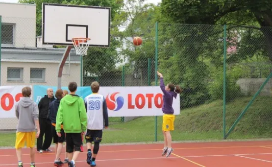 Wzgórze Streetball Challenge oraz Pomorski Koszykarski Orlik, te dwie imprezy zapełnią w weekend parking przed CH "Wzgórze" w Gdyni