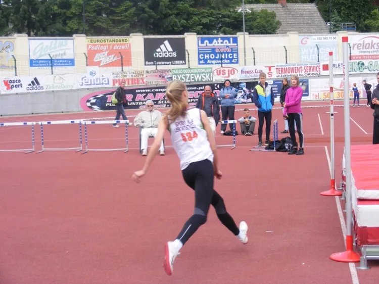 Paulina Borys w Starogardzie Gdańskim rywalizowała ze starszymi od niej zawodniczkami, a i tak jej wynik był lepszy od drugiego rezultatu aż o 9 centymetrów.