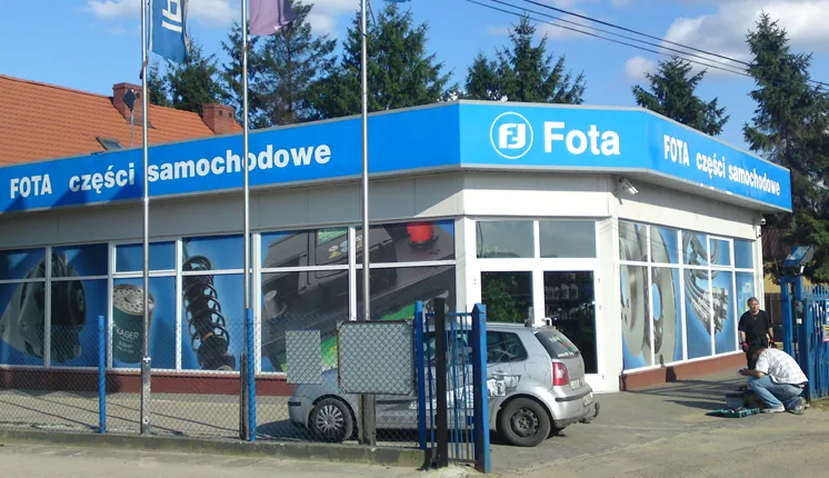 Fota SA powstała w 1990 roku jako firma zajmująca się dystrybucją i importem części zamiennych. Jej korzenie sięgają jednak 1973 kiedy to Bogdan Fota założył swój pierwszy warsztat samochodowy. 