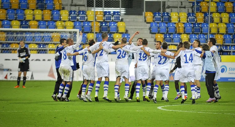 Flota w minionym sezonie dwukrotnie grała z drużyną z Trójmiasta. W obu starciach pokonała Arkę - 1:0 w Gdyni i 3:0 u siebie.