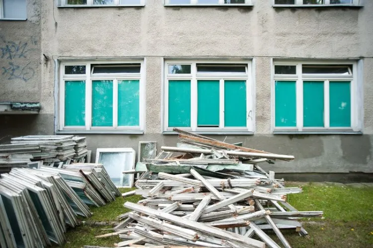 Podczas przerwy wakacyjnej ponad sto trójmiejskich szkół zostanie wyremontowanych, tak jak Zespół Szkół przy ul. Kołobrzeskiej 75 w Gdańsku.