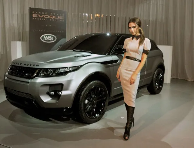 Victoria Beckham wspólnie z projektantami Range Rovera stworzyła model auta. Wnętrze nawiązuje do czasów, kiedy Victoria mieszkała w Kalifornii. W Polsce auto można sprowadzić na specjalne zamówienie.