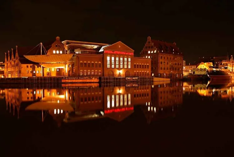 Koncerty będą odbywały się w Salonie Gdańskim, z którego okien rozpościera się widok na Motławę.
