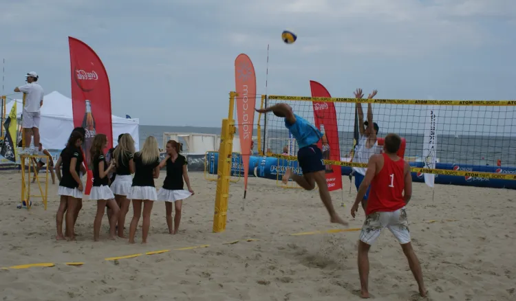 Latem tradycyjnie dzięki sopockiemu MOSiR będzie można wziąć udział w turniejach siatkówki i piłki nożnej plażowej oraz wyścigu pływackim dookoła Molo.