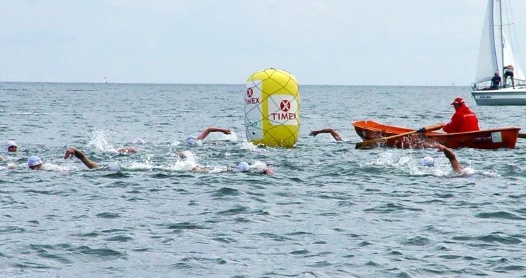 W sztafecie wezmą udział doświadczeni ratownicy, wielokrotnie startujący w maratonach pływackich.
