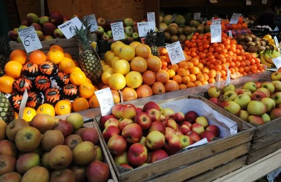 Sezon na owoce i warzywa trwa, niewielu jednak pamięta, że aby działały na nasze zdrowie, w ich spożywaniu należy zachować umiar. 