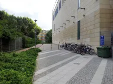 Przejście wzdłuż Galerii Bałtyckiej. To tędy płynie w podziemnym kanale rzeczka Strzyża. Jednak podczas rozbudowy tego obiektu, koryto potoku zostanie przesunięte.