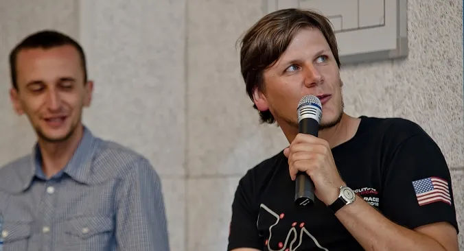 Michał Piotrowicz o swojej pasji opowiadał w Gdyni we wtorek. W spotkaniu uczestniczyło kilkadziesiąt osób.