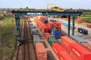 Spedcont jest polską firmą przewozowo-operatorską zajmującą się kolejowym i drogowym transportem towarów. 