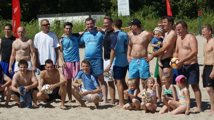 Zawodnicy z podium III turnieju piłki nożnej plażowej  Exclusive Sport Cup 2013