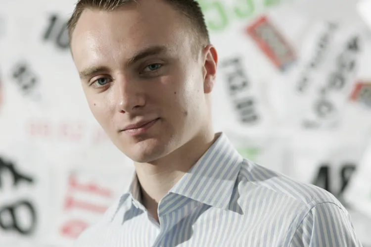 Wojciech Czernecki "przygodę" z biznesem rozpoczął wcześnie. Swój pierwszy start-up sprzedał w wieku 18 lat. Był to serwis twoja-firma.pl.