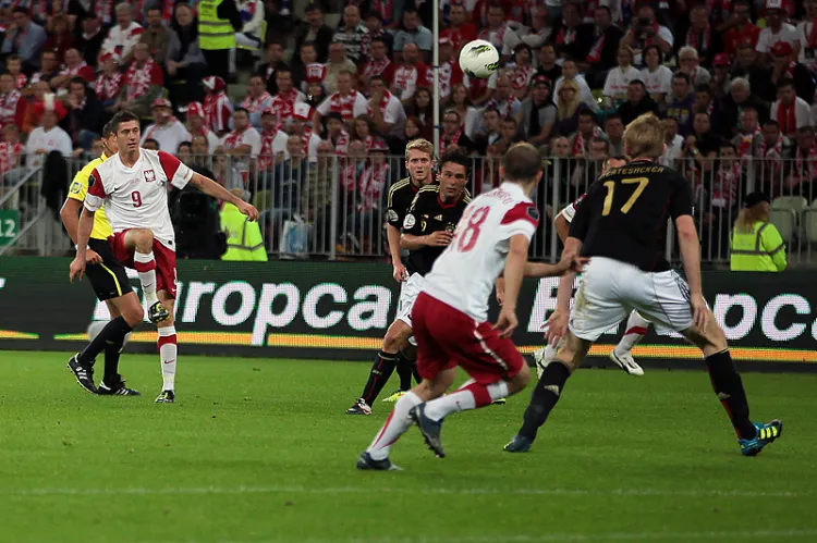 Po raz pierwszy, z reprezentacją Polski, Robert Lewandowski pojawił się na PGE Arenie we wrześniu 2011 roku, gdy biało-czerwoni zremisowali z Niemcami 2:2.