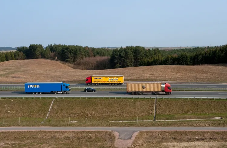 Wprowadzenie system ViaToll na autostradzie A1 od początku usprawniłoby pracę kierowcom ciężarówek.