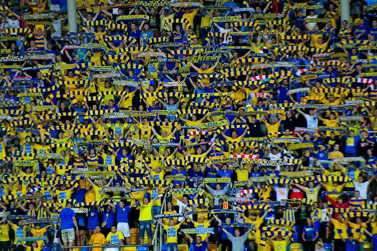Ponad 5 tys. kibiców obejrzało na stadionie w Gdyni mecz Arki Gdynia z GKS Tychy.