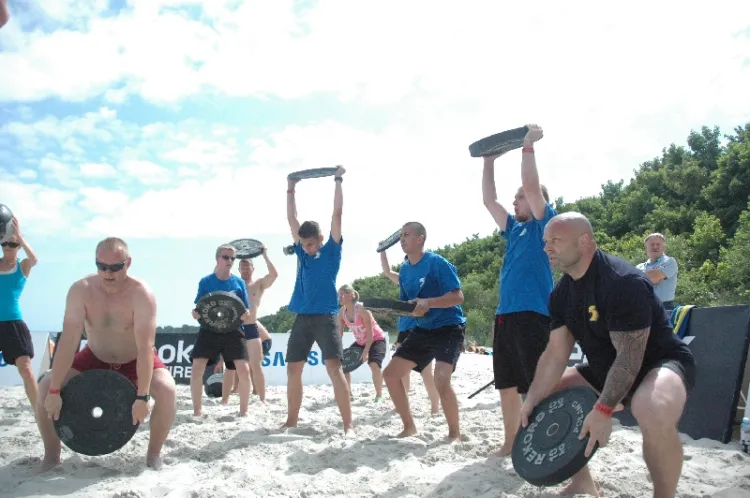 CrossFit to program intensywnego treningu siły i kondycji łączący ćwiczenia z wielu dyscyplin. Każdy chętny będzie mógł w weekend bezpłatnie potrenować w Gdyni pod okiem instruktorów.