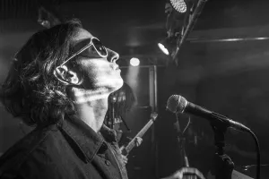 Jakub Leonowicz - wokalista Moose The Tramp, śpiewający także m.in. podczas koncertów Tribute to Pearl Jam i Foo Fighters.
