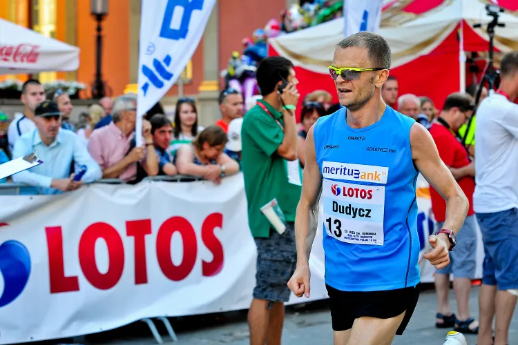 Radosław Dudycz zachęca, aby debiutanckie 25 kilometrów potraktować jako oswojenie się z maratonem. 