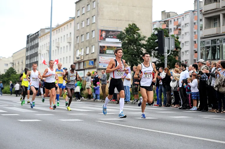 W Maratonie Solidarności bierze udział kilkaset osób z całego świata. Trasa prowadzi z Gdyni do Gdańska. Na czas biegu pozostali uczestnicy dróg muszą liczyć się z utrudnieniami.