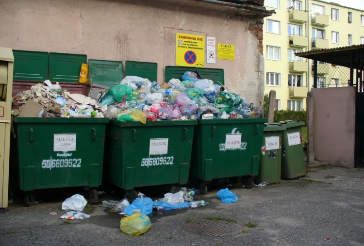 Przepełnione pojemniki na odpady to najczęstszy zarzut mieszkańców Gdyni. Wielu chce też zmiany systemu naliczania opłaty.