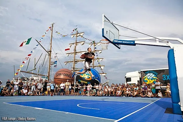 Podczas finałowego turnieju MP w koszykówce 3x3 w Gdyni odbył się efektowny konkurs wsadów.