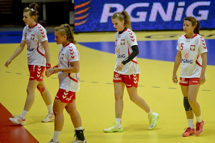 Polskie szczypiornistki na mistrzostwach Europy do lat 17 wygrały dwa z pięciu meczów. Turniej kończyć będą spotkaniami o miejsca 13-16. 