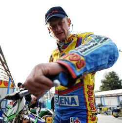 Tomasz Chrzanowski w 2004 roku był kapitanem gdańskich żużlowców. Udało mu się wówczas wywalczyć awans do Grand Prix.