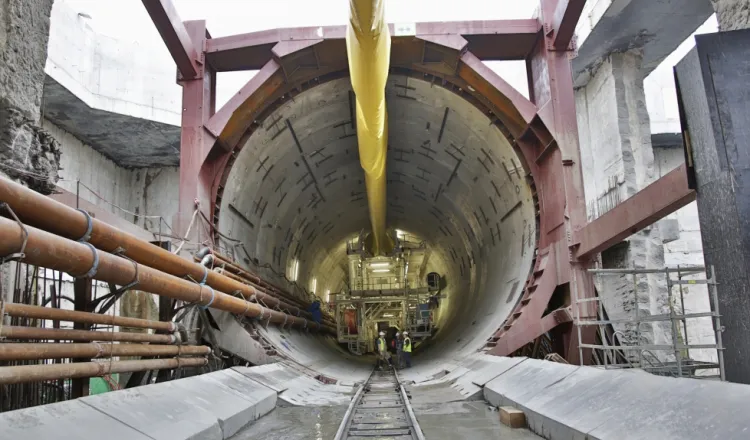 Budowa tunelu pod Martwą Wisłą. Maszyna TBM drążąca podwodną przeprawę pokonała 414 metrów.