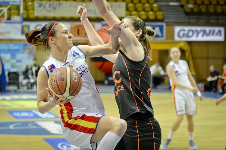 Natalia Małaszewska drugi sezon z rzędu zaprezentuje się kibicom w barwach gdyńkiej drużyny.