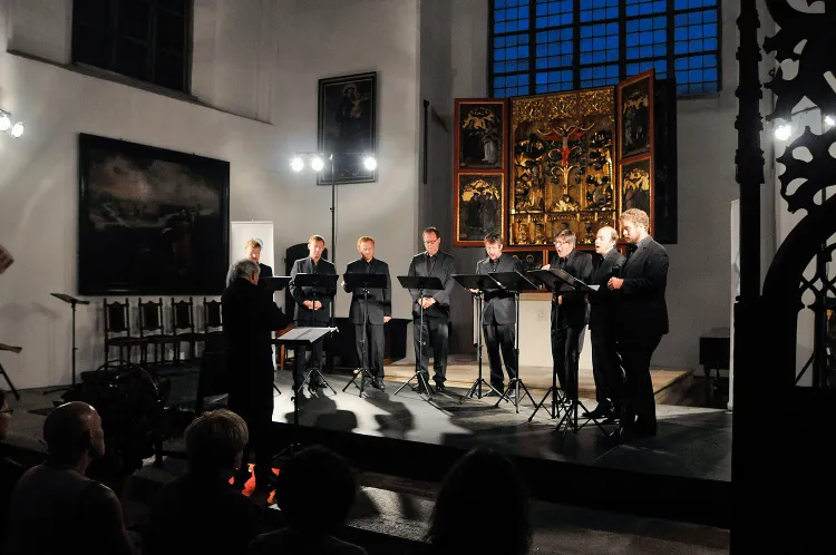 VIII Festiwal Goldbergowski zainaugurował występ oktetu wokalnego Weser Renaissance Bremen pod dyr. Manfreda Cordesa. Artyści fenomenalnie wykonali program, na który złożyły się renesansowe motety Maryjne. 