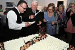 Na urodzinowym przyjęciu Lecha Wałęsy w oliwskim Pałacu Opatów było ponad 500 gości. Jak przyznał jubilat, niejednego siedemdziesięciolatka mogłaby zaboleć ręka od przyjmowania życzeń.