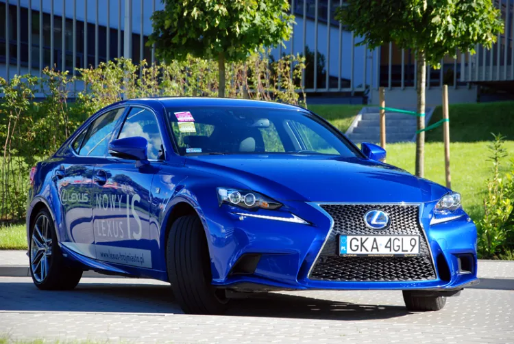 Lexus IS 300h F Sport