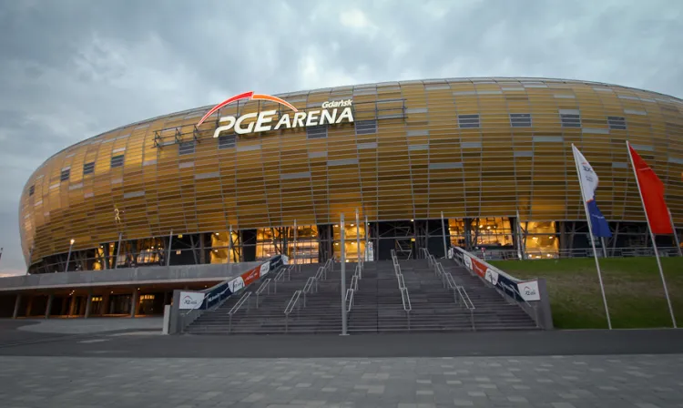 Ten szyld na gdańskim stadionie będzie widniał do połowy 2015 roku. Jaka firma i ile pieniędzy zapłaci, aby reklamować się w ten sposób później?