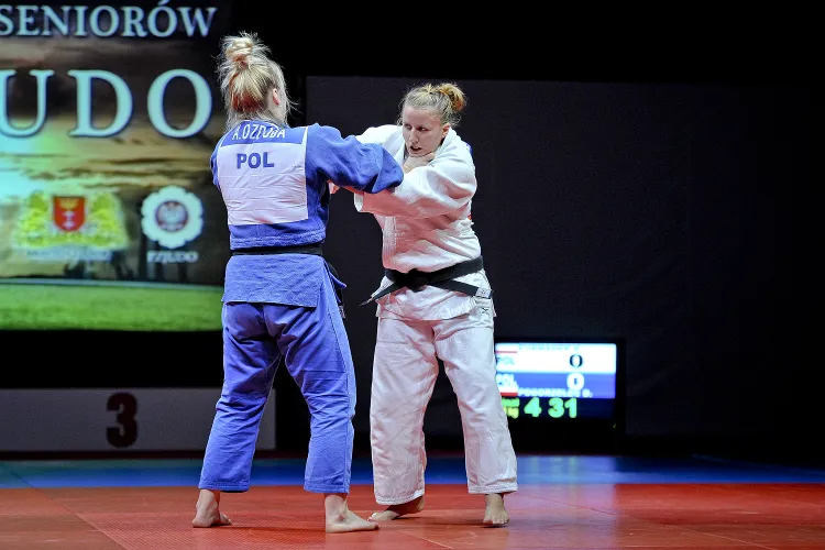 Trójmiejscy judocy urządzili sobie w Gdańsku medalowe żniwa. Daria Pogorzelec (z lewej) dwukrotnie sięgnęła po złoto, a Katarzyna Furmanek (z prawej) po srebro. Finały między sobą rozstrzygały w kategoriach do 78 kg i Open.