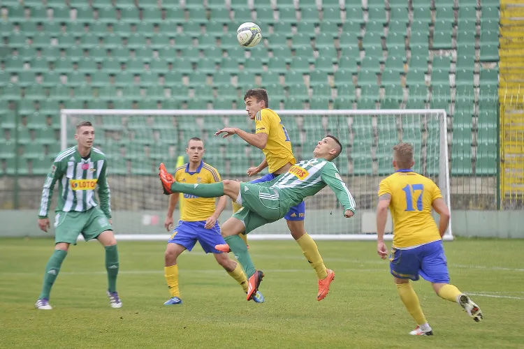 Derby Trójmiasta na trawie przyniosły stracie rezerw Lechii i Arki, które w Gdańsku, po remisie 1:1, podzieliły się punktami.