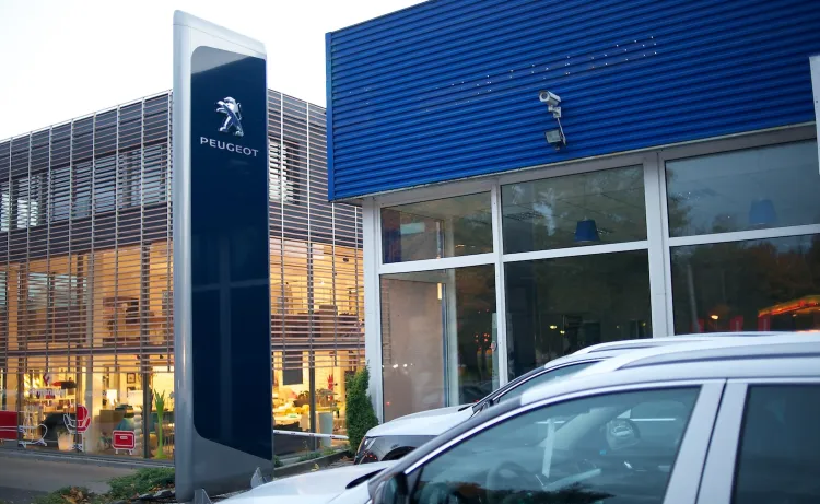 Budynek dealera Peugeota w Sopocie został kupiony przez sąsiada...