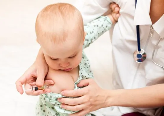 Kalendarz szczepień dziecka jest naprawdę rozbudowany. Które szczepienia są obowiązkowe, a które i w jakich przypadkach, zalecane? 