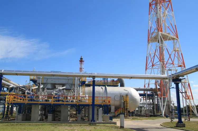 Dzięki specjalnej instalacji gazy zrzutowe bedą teraz kierowane do rafineryjnej sieci gazu opałowego.
